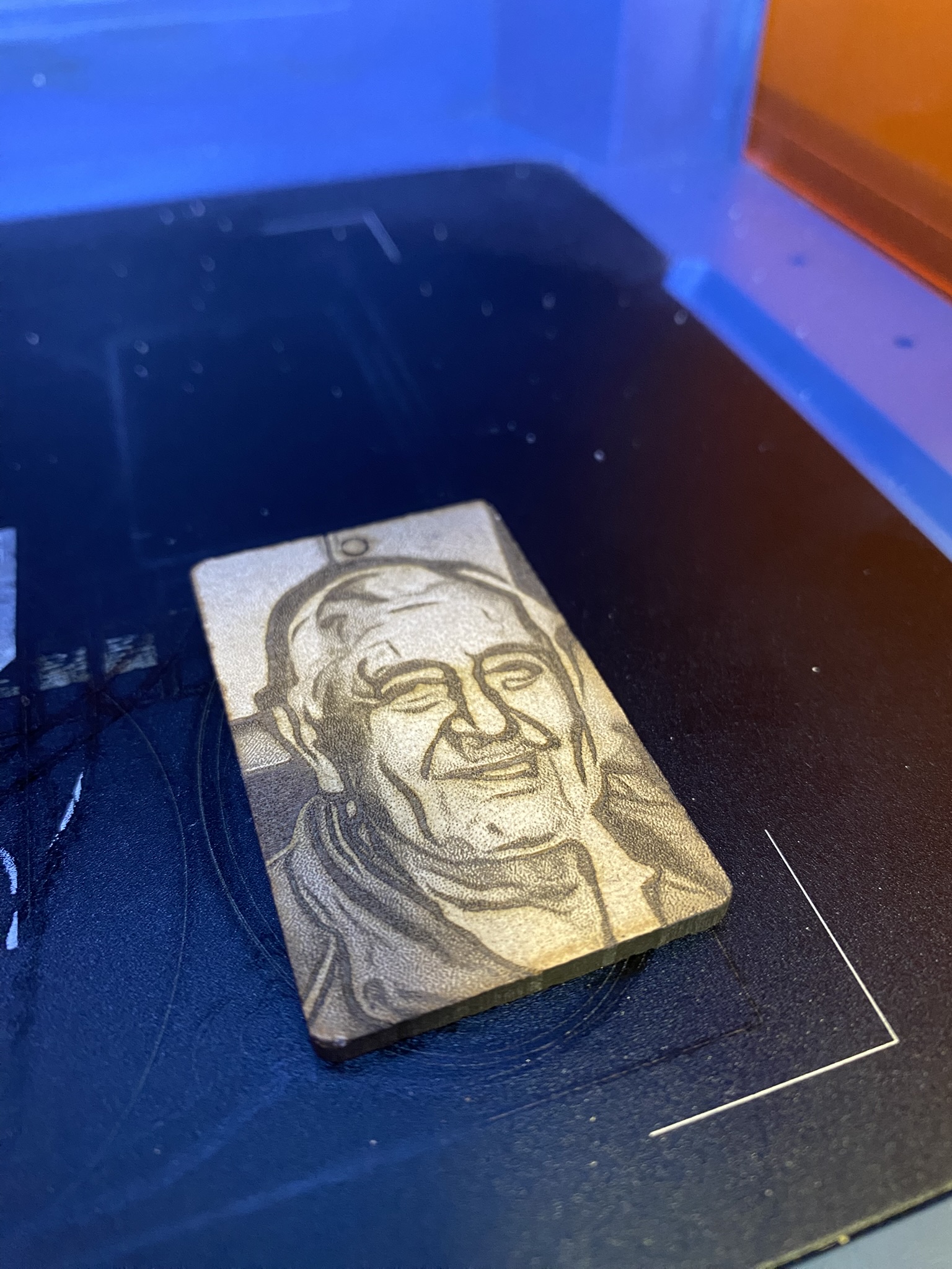 Trabajo de grabado láser personalizado en MDF